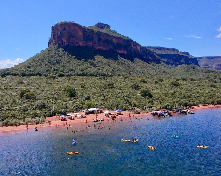 Vista aérea do Lago do Manso e do Morro do Navio